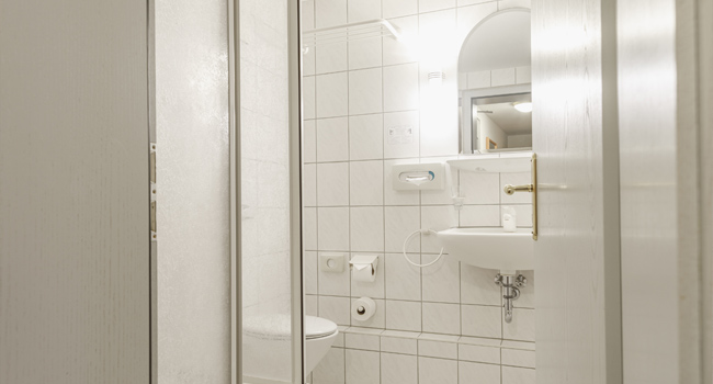 Blick ins Badezimmer im Schwerter Schankhaus & Hotel in Meißen